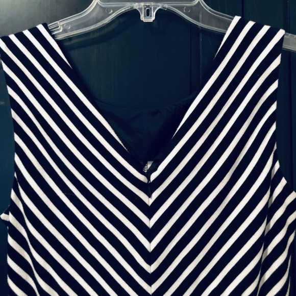 Sleeveless Peplum Top - Picture 4 of 7